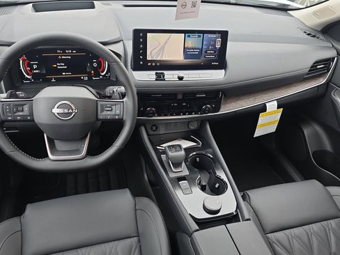 New 2026 Nissan Rogue Platinum image 4