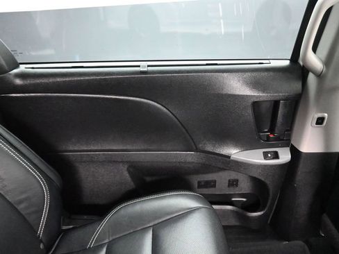 Used 2016 Toyota Sienna SE Premium w/ Protection Package FWD image 49
