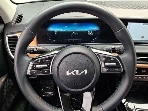 Certified 2024 Kia Seltos EX AWD/4WD image 19