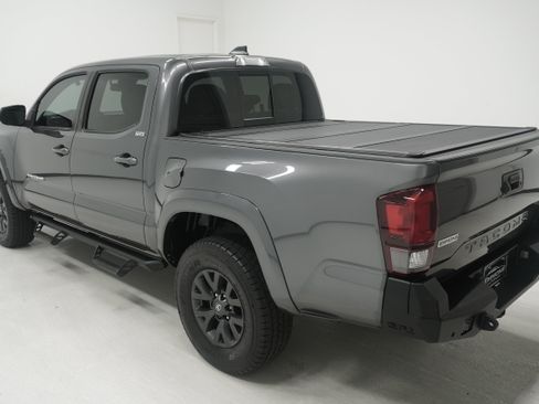 Used 2021 Toyota Tacoma SR5 RWD image 6