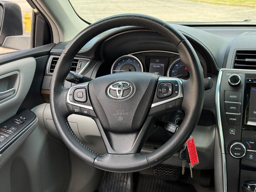 Used 2017 Toyota Camry XLE FWD image 10