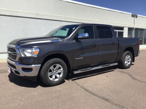 Used 2023 RAM 1500 Laramie AWD/4WD image 2