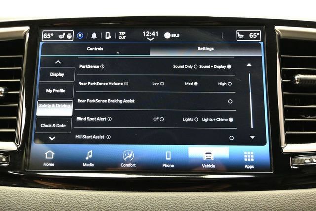 Certified 2024 Chrysler Pacifica Touring-L FWD image 40