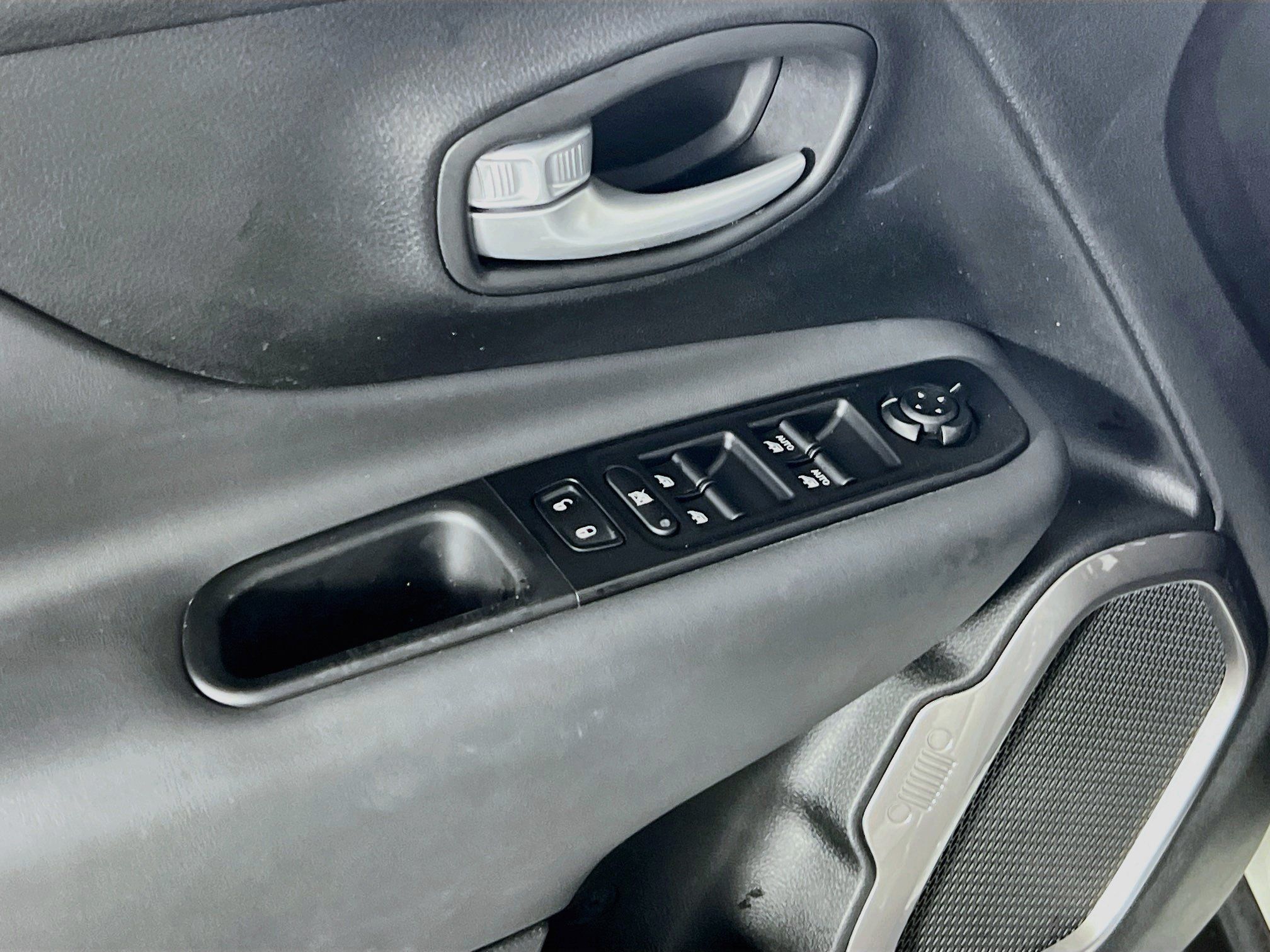 Used 2023 Jeep Renegade Limited AWD/4WD image 17