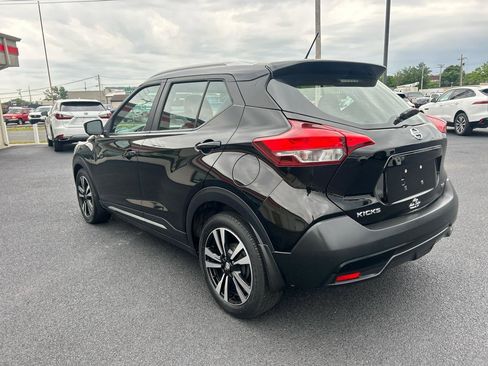 Used 2019 Nissan Kicks SR w/ SR Premium Package FWD image 7