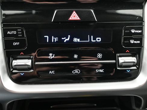 Certified 2023 Kia Sorento S image 21