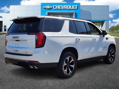 Used 2025 GMC Yukon AT4 w/ AT4 Premium Package image 3