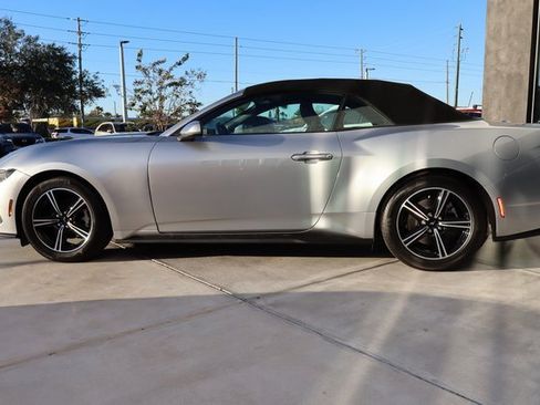 Used 2025 Ford Mustang Premium image 7