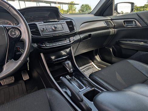 Used 2017 Honda Accord Sport image 22