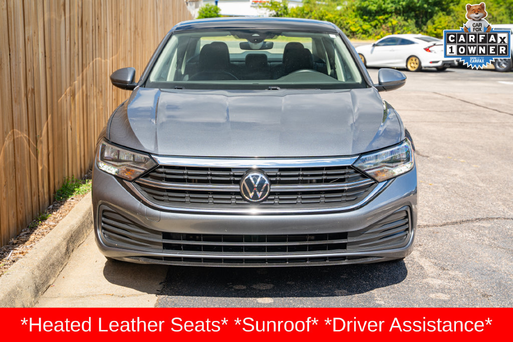 Used 2024 Volkswagen Jetta SE FWD image 2