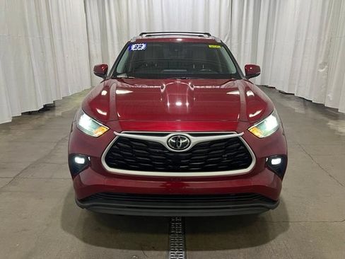 Used 2022 Toyota Highlander XLE AWD/4WD image 9