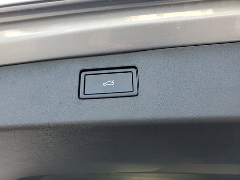 New 2026 Volkswagen Tiguan SE image 7