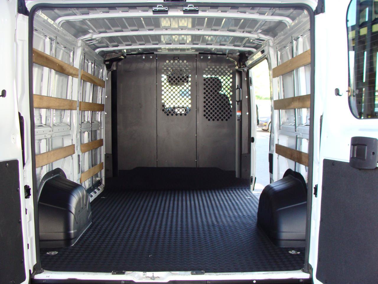 Used 2025 RAM ProMaster 2500 w/ U-Haul Equipment Group FWD image 25