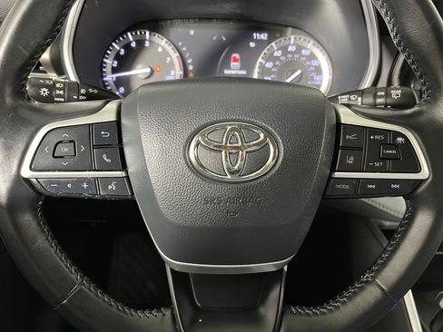 Used 2022 Toyota Highlander XLE image 14