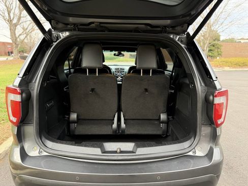 Used 2016 Ford Explorer Platinum image 17