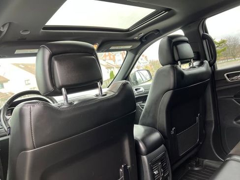 Used 2022 Jeep Grand Cherokee Laredo X image 27