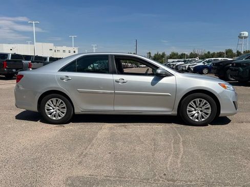Used 2014 Toyota Camry LE FWD image 6
