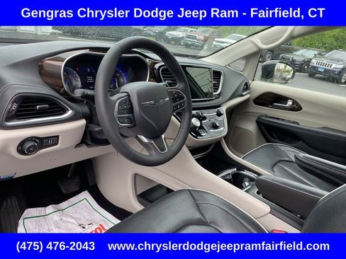 Certified 2024 Chrysler Pacifica Limited FWD image 10