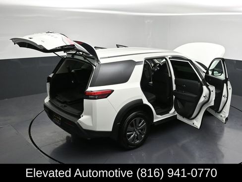 Used 2024 Nissan Pathfinder S AWD/4WD image 31