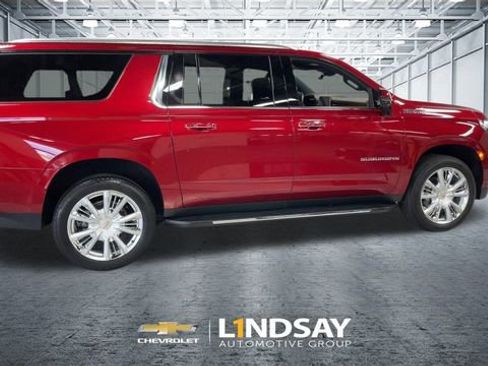 Used 2024 Chevrolet Suburban High Country w/ Advanced Technology Package image 2