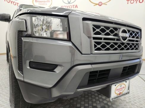 Used 2024 Nissan Frontier SV image 9