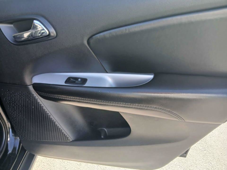 Used 2019 Dodge Journey SE w/ Blacktop Package FWD image 14