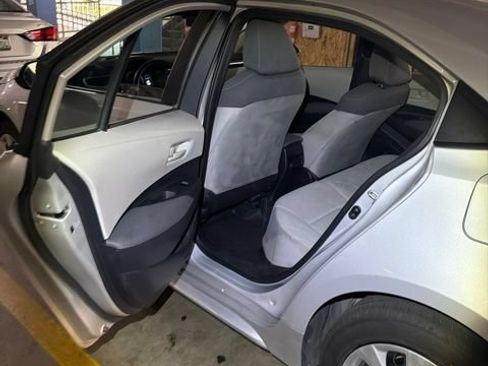 Used 2022 Toyota Corolla LE FWD image 5