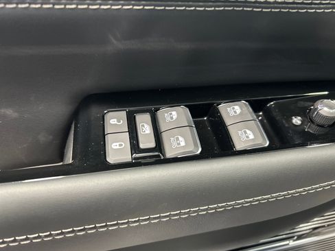 New 2026 Jeep Grand Wagoneer Summit w/ Rear Seat Video Group I AWD/4WD image 29