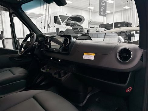 New 2025 Mercedes-Benz Sprinter 2500 image 27