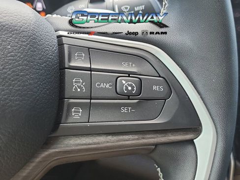 Used 2023 Jeep Grand Cherokee Limited w/ Black Appearance Package image 28