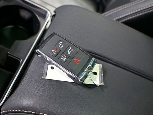 Used 2022 Land Rover Range Rover Velar R-Dynamic S image 29