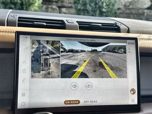 Used 2025 Land Rover Defender 130 S image 25