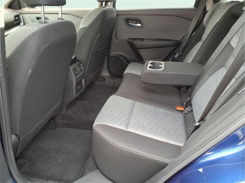 Used 2023 Nissan Rogue SV image 15