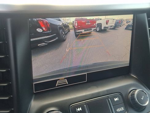 Used 2023 GMC Acadia SLE AWD/4WD image 16