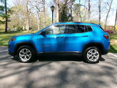 Used 2025 Jeep Compass Latitude image 8