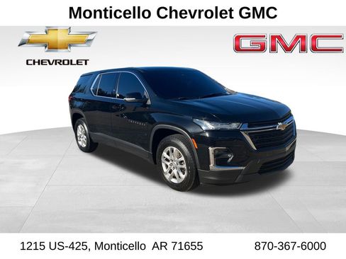 Used 2023 Chevrolet Traverse LS w/ Safety Package image 1