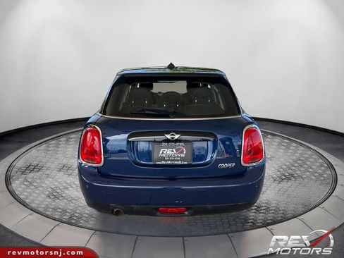 Used 2018 MINI Cooper 4-Door Hardtop FWD image 4