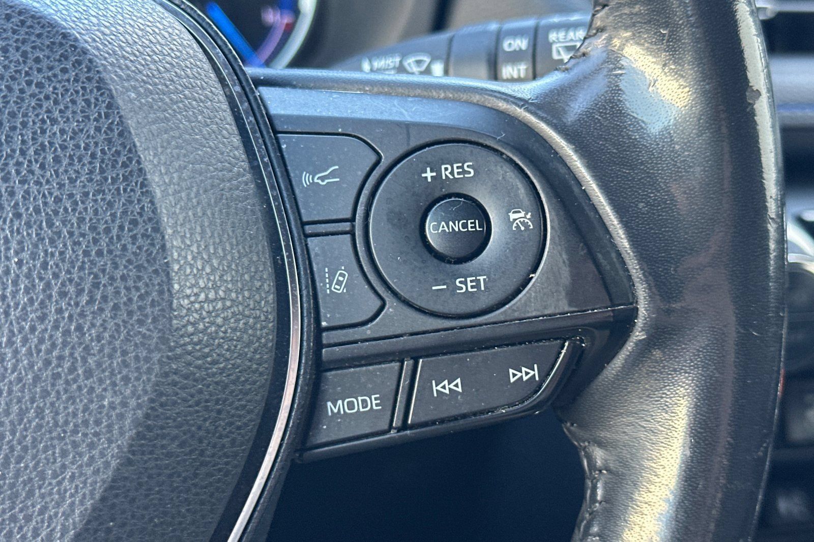 Used 2019 Toyota RAV4 XSE w/ Carpet Mat Package AWD/4WD image 38