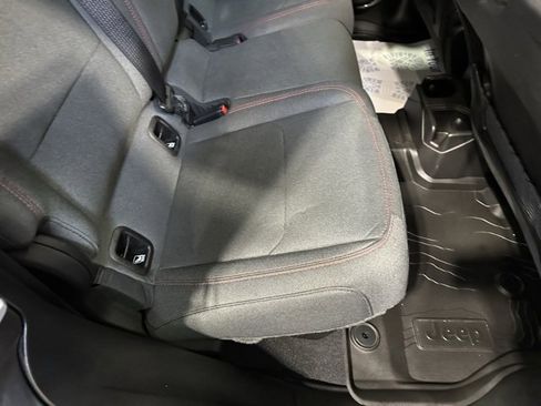 Used 2025 Jeep Gladiator Rubicon w/ Convenience Group image 17