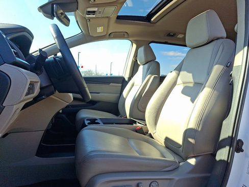Used 2023 Honda Odyssey EX-L image 13