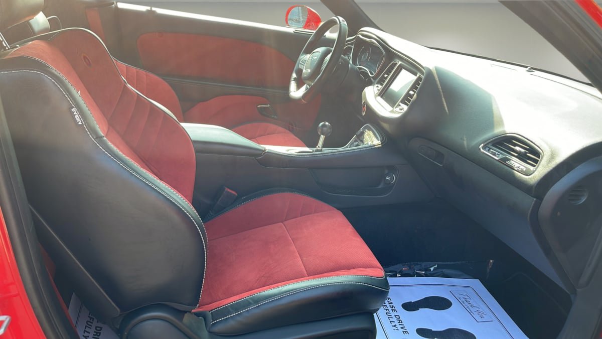 Used 2015 Dodge Challenger SRT Hellcat RWD image 9