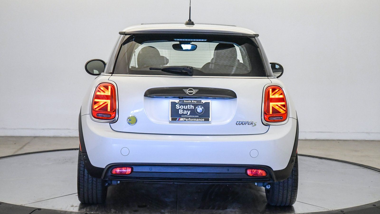 Used 2024 MINI Cooper SE FWD image 3