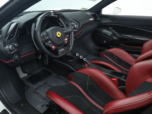 Certified 2020 Ferrari 488 Pista Spider image 2