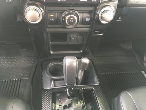 Used 2020 Toyota 4Runner Venture w/ Moonroof Package AWD/4WD image 17