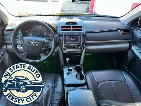 Used 2014 Toyota Camry LE image 3