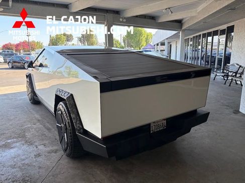 Used 2024 Tesla Cybertruck AWD Crew Cab image 5