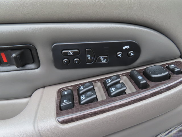 Used 2004 GMC Yukon Denali AWD/4WD image 13