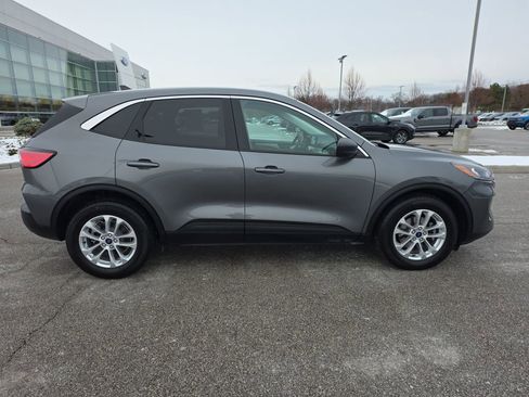 Used 2022 Ford Escape SE w/ Cold Weather Package image 8