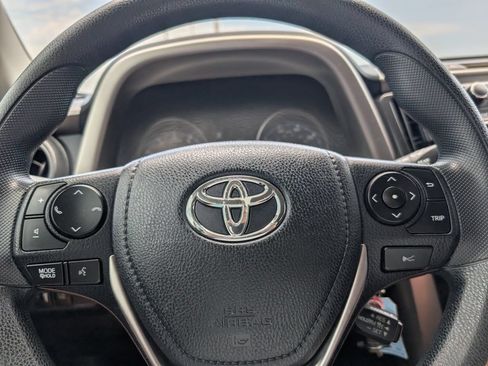 Used 2017 Toyota RAV4 LE FWD image 16
