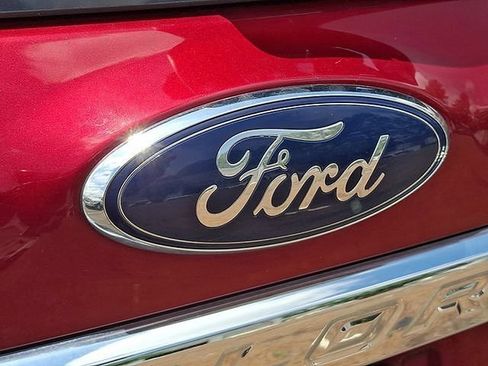 Used 2017 Ford Explorer XLT w/ Equipment Group 202A FWD image 24